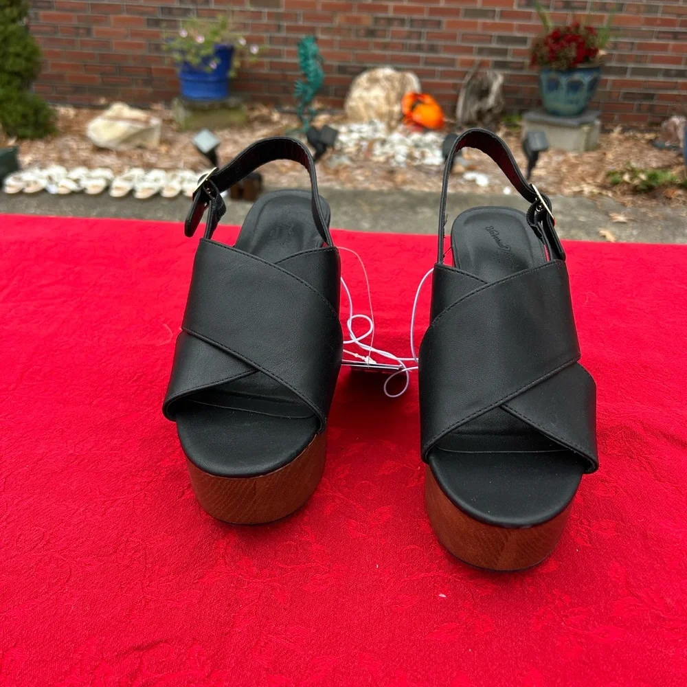 Women's Naomi Wood Wedge Heels with Memory Foam Insole - Universal Thread size 6